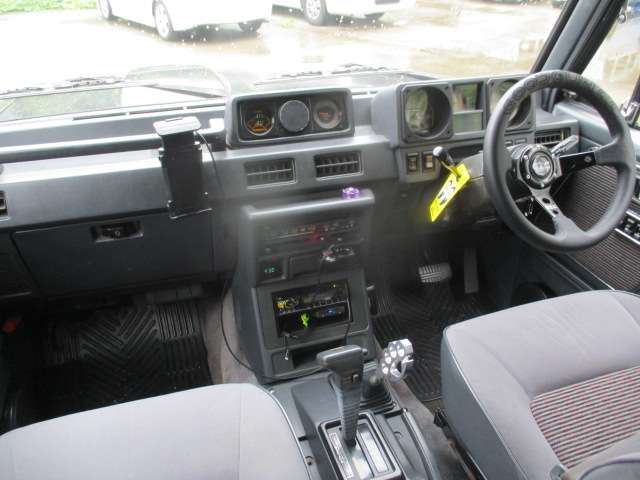 1990 Mitsubishi Pajero – thumbnail 3