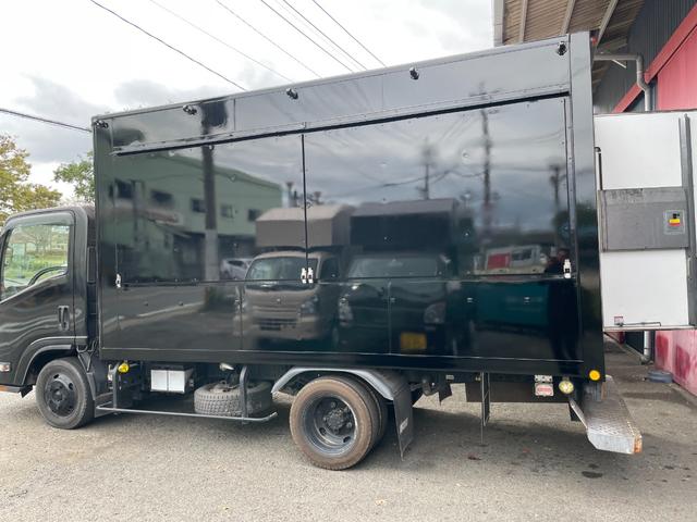 2010 Isuzu Elf – thumbnail 2