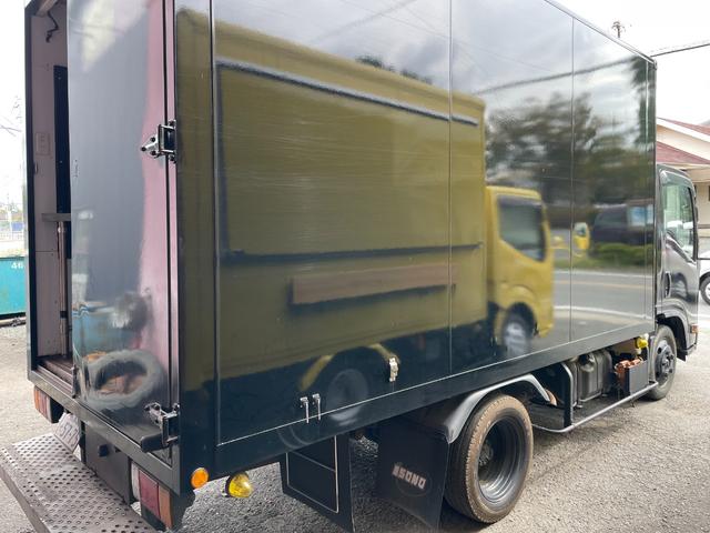 2010 Isuzu Elf – thumbnail 4