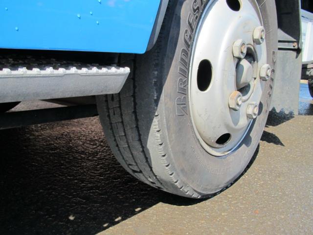 2004 Isuzu Elf – thumbnail 3