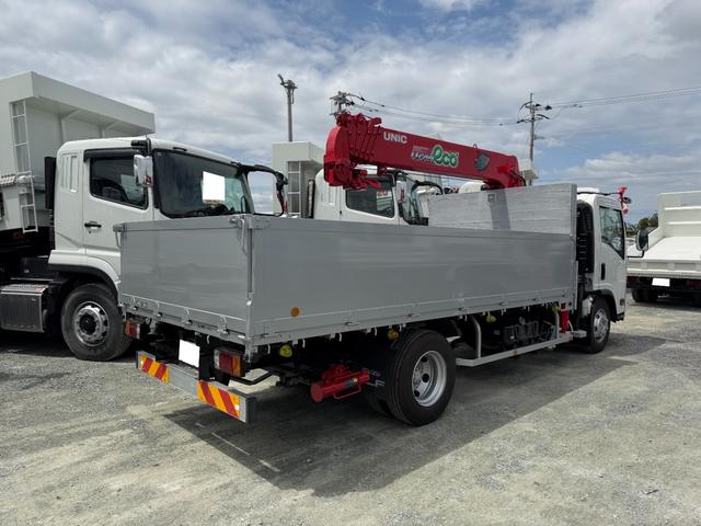 2011 Isuzu Elf – thumbnail 3