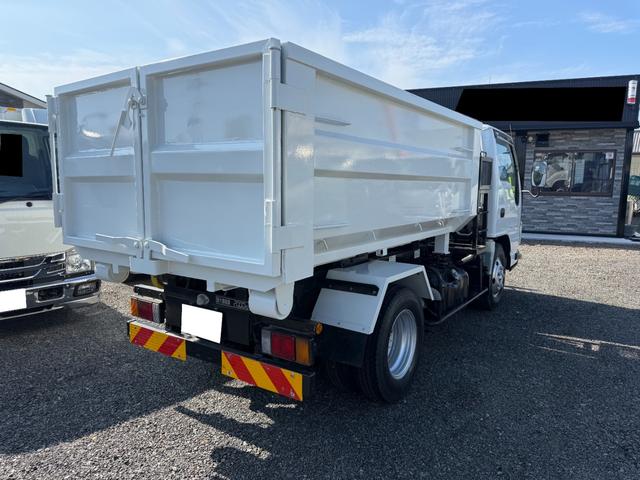 2011 Isuzu Elf – thumbnail 4