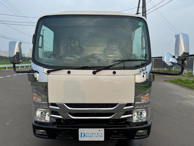 2011 Isuzu Elf – thumbnail 2