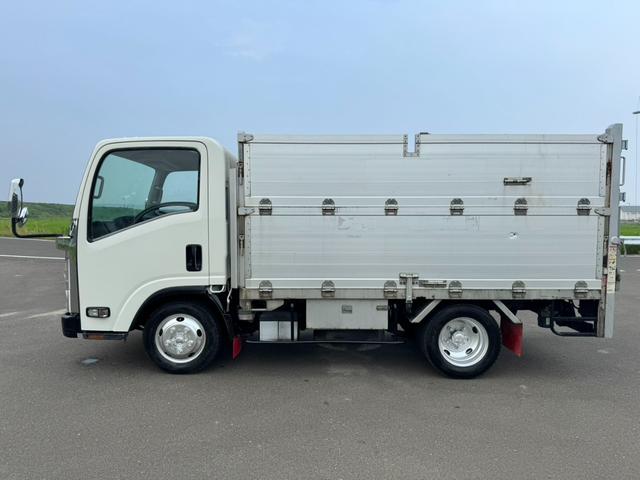 2011 Isuzu Elf – thumbnail 3