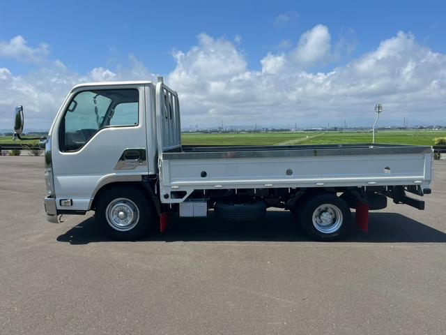 2010 Isuzu Elf – thumbnail 3