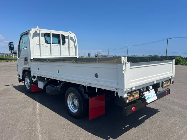 2010 Isuzu Elf – thumbnail 4