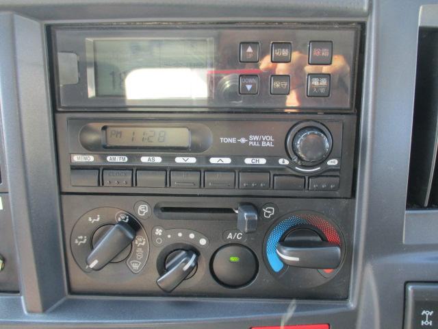 2010 Isuzu Elf – thumbnail 2