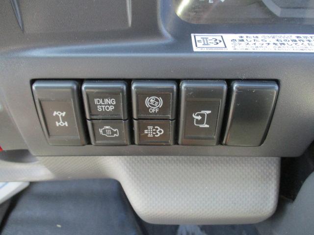 2010 Isuzu Elf – thumbnail 3