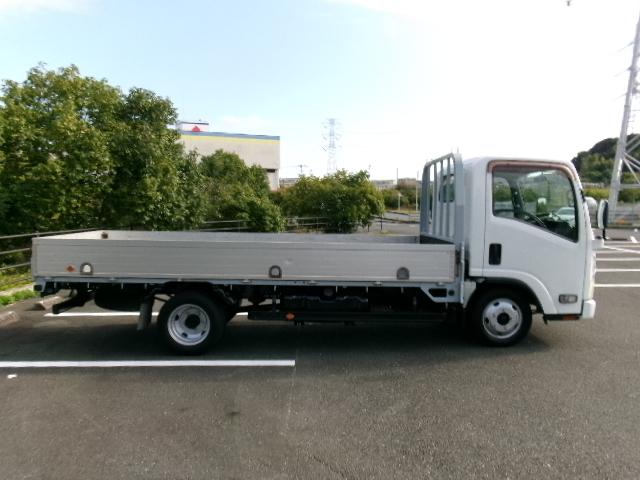2011 Isuzu Elf – thumbnail 4