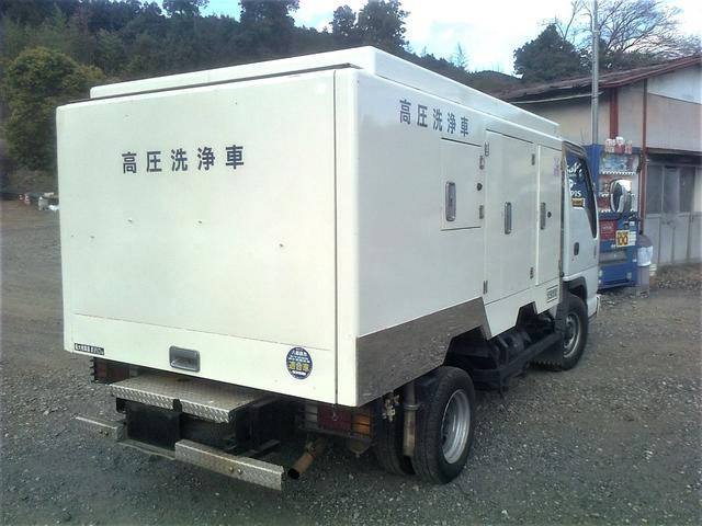 2004 Isuzu Elf – thumbnail 3