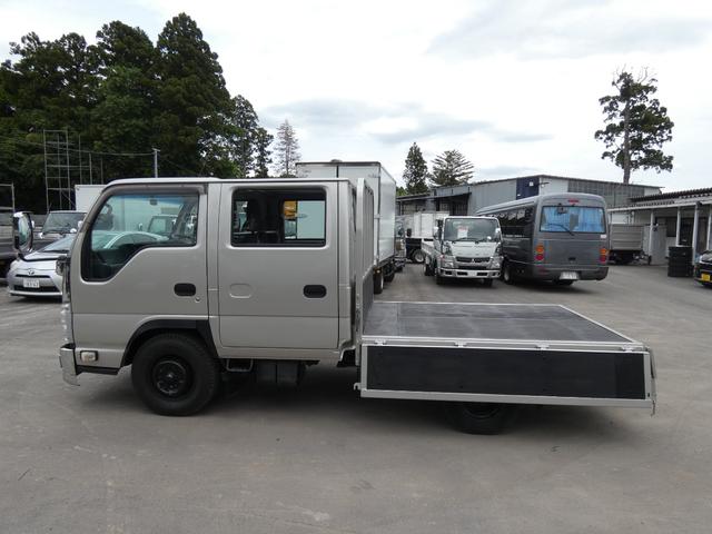 2011 Isuzu Elf – thumbnail 3