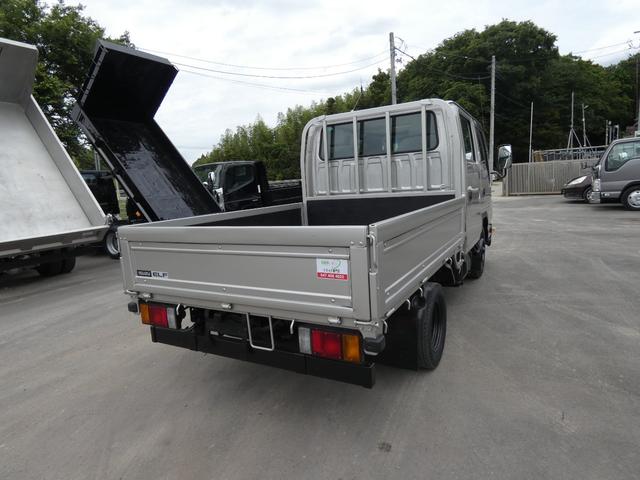2011 Isuzu Elf – thumbnail 4