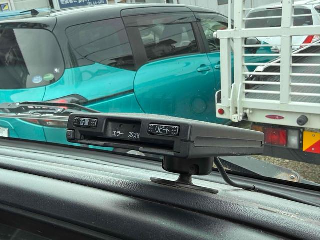 2004 Isuzu Elf – thumbnail 3