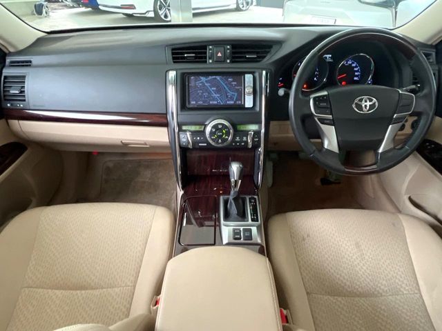 2011 Toyota Mark X – thumbnail 2