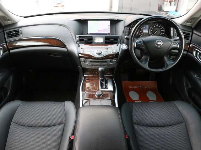2010 Nissan Fuga – thumbnail 4