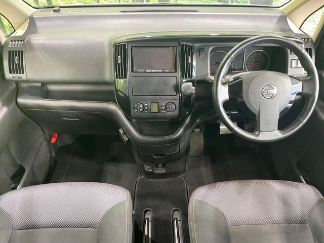 2010 Nissan Serena – thumbnail 2