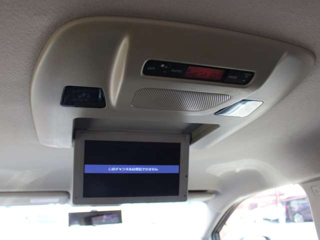 2011 Nissan Elgrand – thumbnail 4