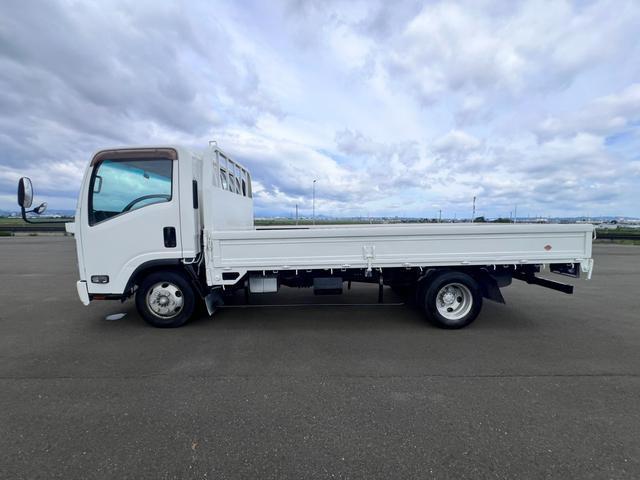 2010 Isuzu Elf – thumbnail 3