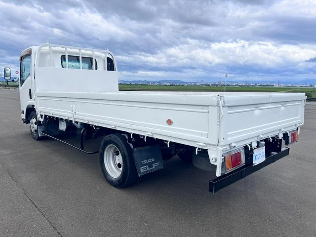2010 Isuzu Elf – thumbnail 4