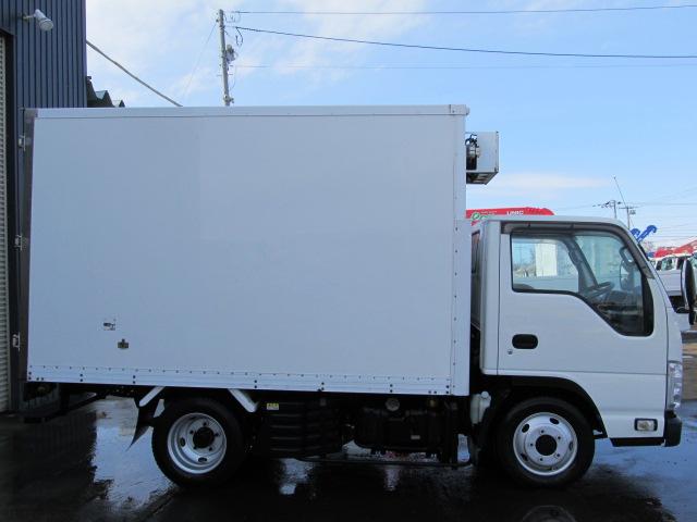 2010 Isuzu Elf – thumbnail 4