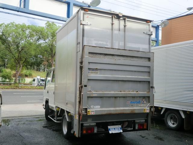 2011 Isuzu Elf – thumbnail 2