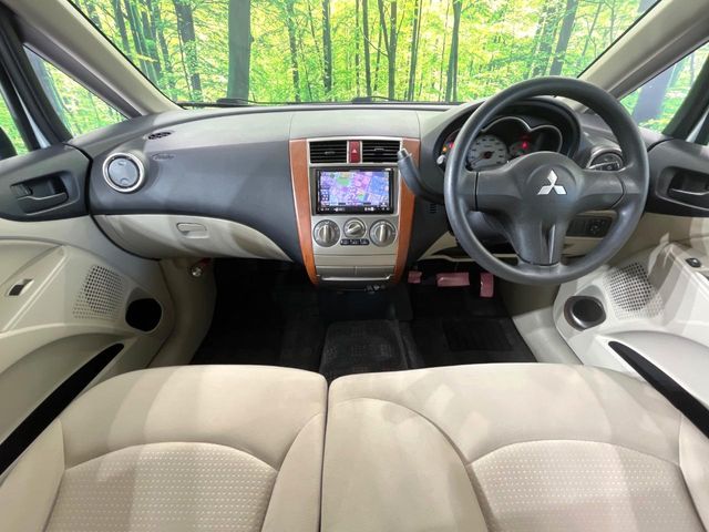 2009 Mitsubishi Colt – thumbnail 2