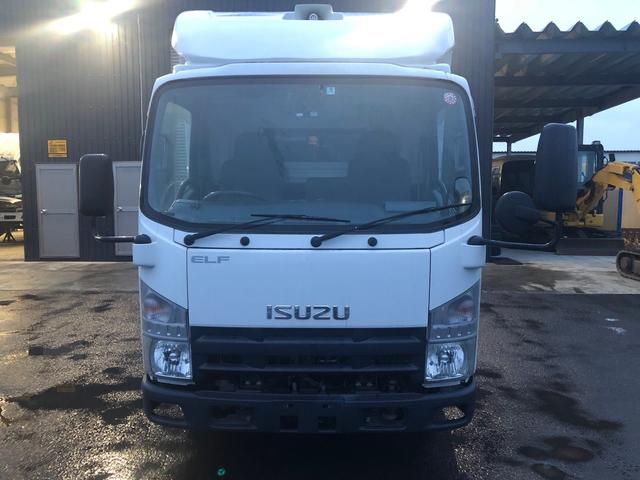 2010 Isuzu Elf – thumbnail 2