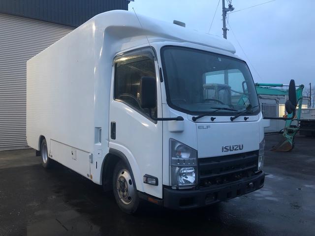 2010 Isuzu Elf – thumbnail 3