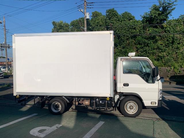 2011 Isuzu Elf – thumbnail 4