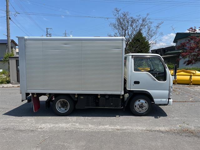 2009 Isuzu Elf – thumbnail 4