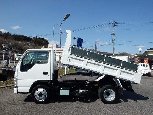2009 Isuzu Elf – thumbnail 4