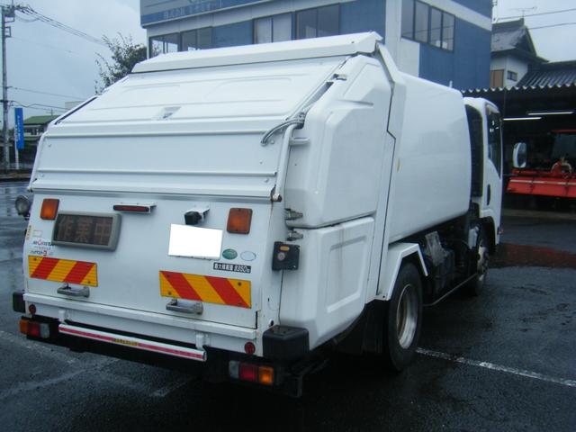 2011 Isuzu Elf – thumbnail 3