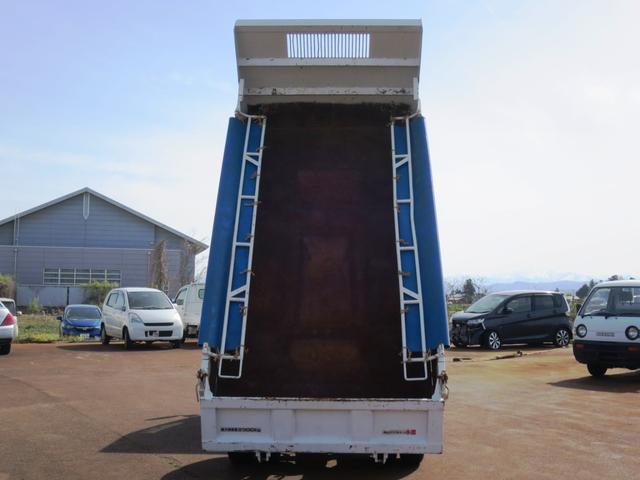2011 Isuzu Elf – thumbnail 4