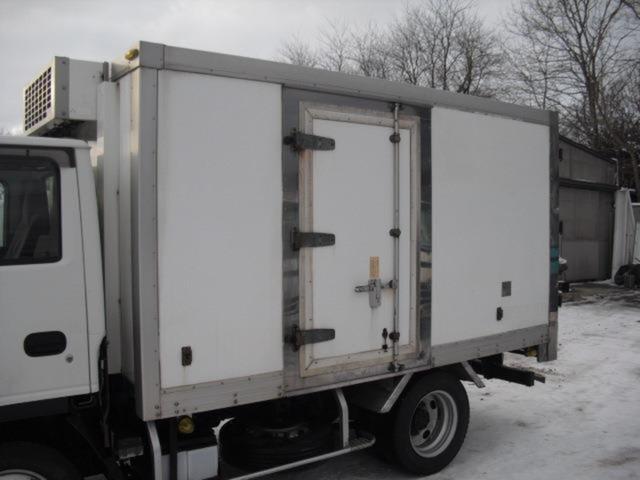 2011 Isuzu Elf – thumbnail 3