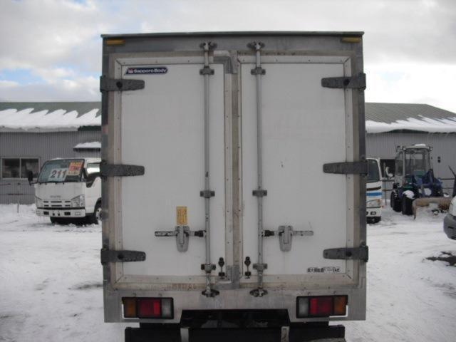 2011 Isuzu Elf – thumbnail 4