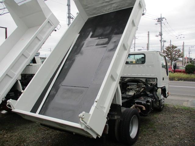 2011 Isuzu Elf – thumbnail 2