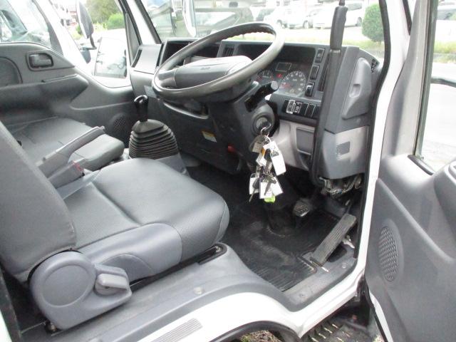2011 Isuzu Elf – thumbnail 3
