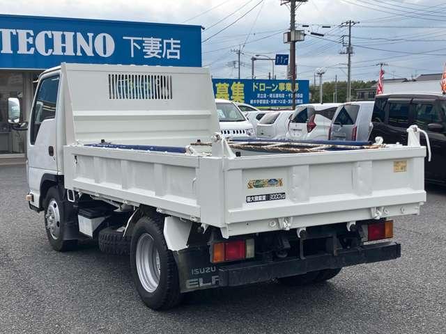 2010 Isuzu Elf – thumbnail 2