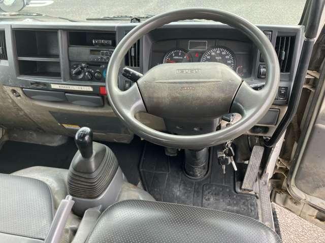 2010 Isuzu Elf – thumbnail 3