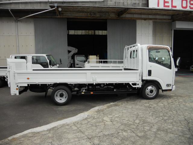 2011 Isuzu Elf – thumbnail 4