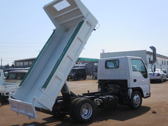 2011 Isuzu Elf – thumbnail 3