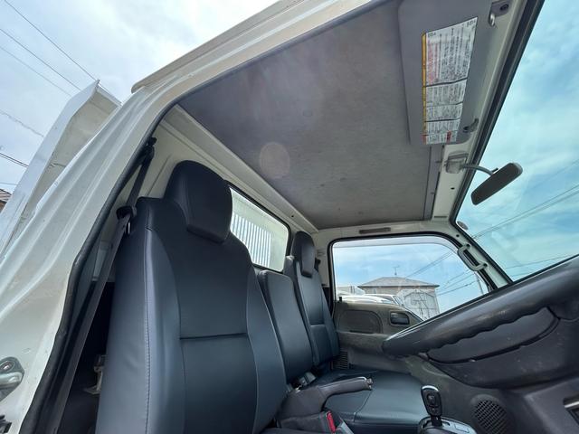 2011 Isuzu Elf – thumbnail 3