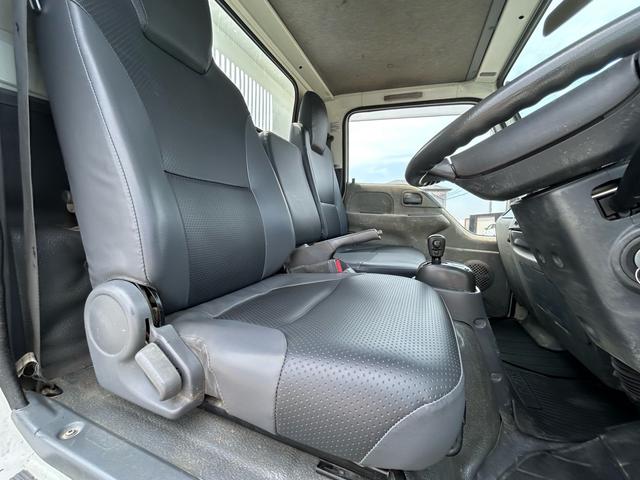 2011 Isuzu Elf – thumbnail 4