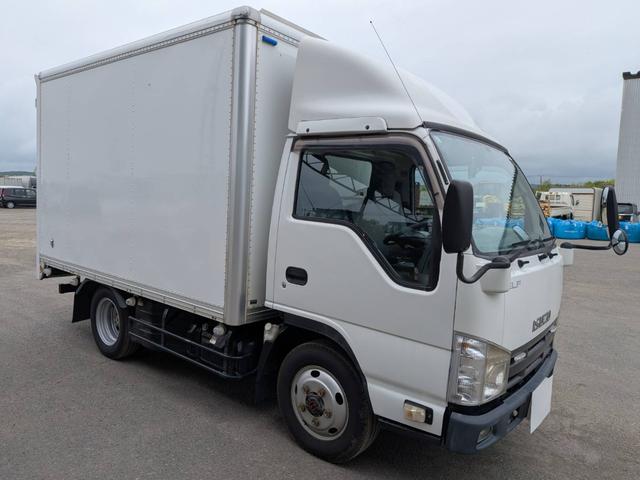 2011 Isuzu Elf – thumbnail 2