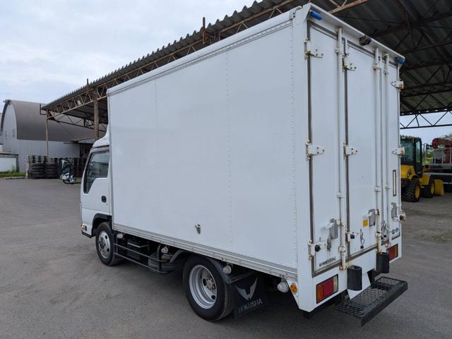 2011 Isuzu Elf – thumbnail 4
