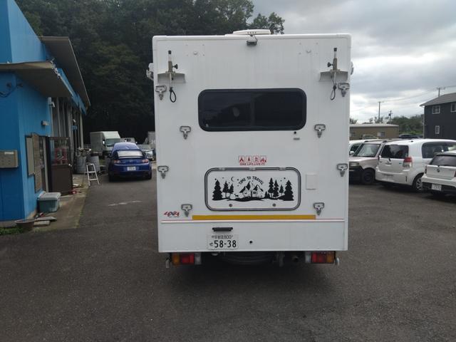 2009 Isuzu Elf – thumbnail 3
