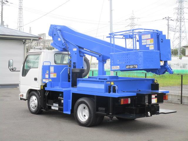2010 Isuzu Elf – thumbnail 3