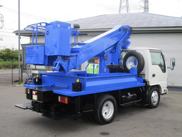 2010 Isuzu Elf – thumbnail 4