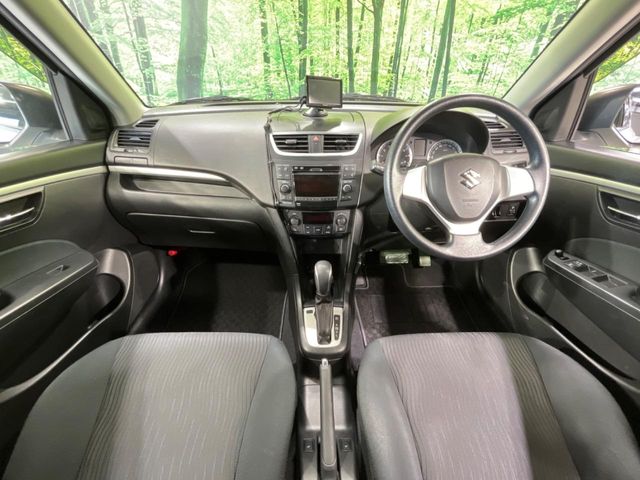 2010 Suzuki Swift – thumbnail 2