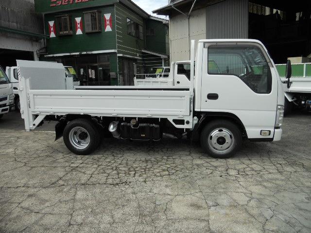 2011 Isuzu Elf – thumbnail 4
